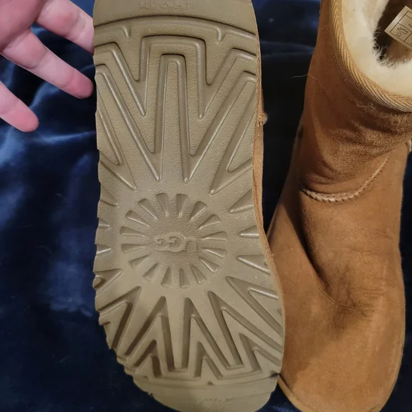 UGG Classic Chestnut Sheepskin Boots Size 10 - Picture 7 of 10